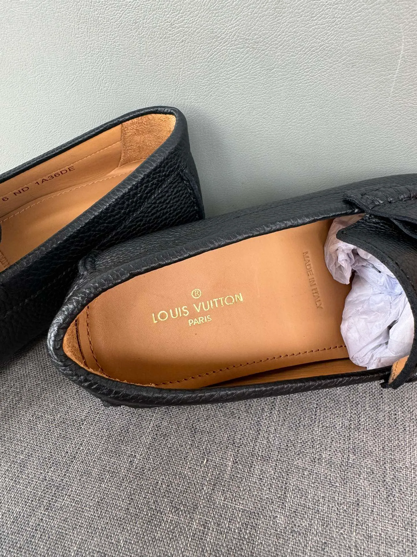 Batch 740💰[strong][strong][strong] Original order quality, new models at the counter, LV Louis Vuitton counter new models, handmade men's driving shoes, bean shoes, slip-on shoes, lazy shoes, exquisite hand-stitching, workmanship details comparable to the counters, Italian imported pebbled cowhide, water-dyed cowhide lining, sweat-absorbent and deodorant, black, 39-44 in large quantities in stock (38, 45 custom-made)